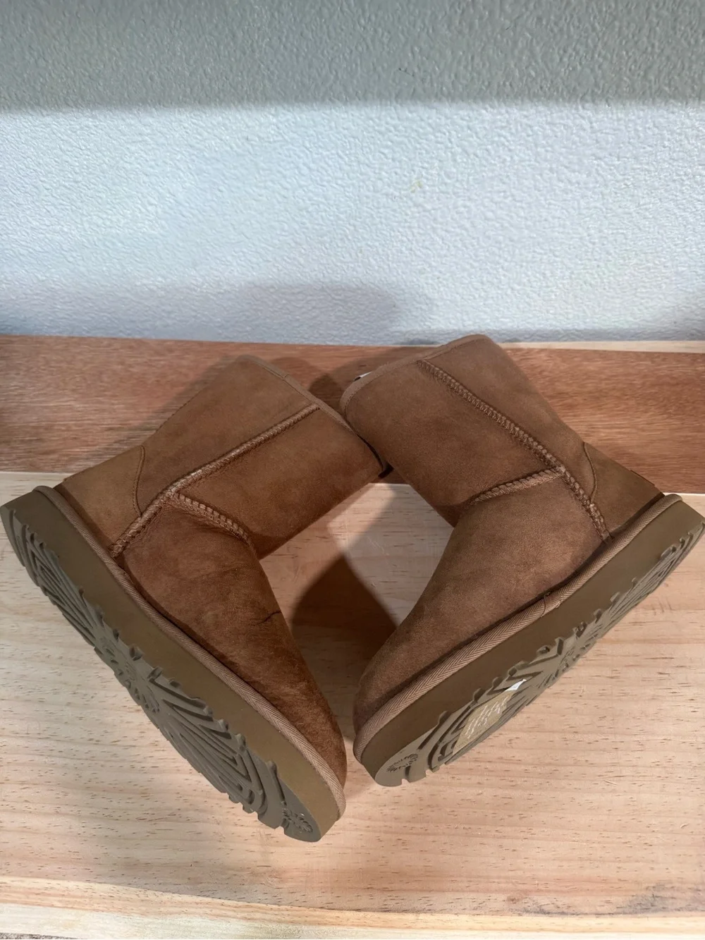 UGG Chestnut Short II Women's Boots size 7